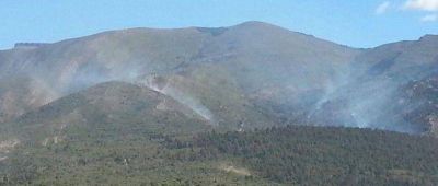 El incendio en el Ca�ad�n de los Loros est� controlado pero no extinguido