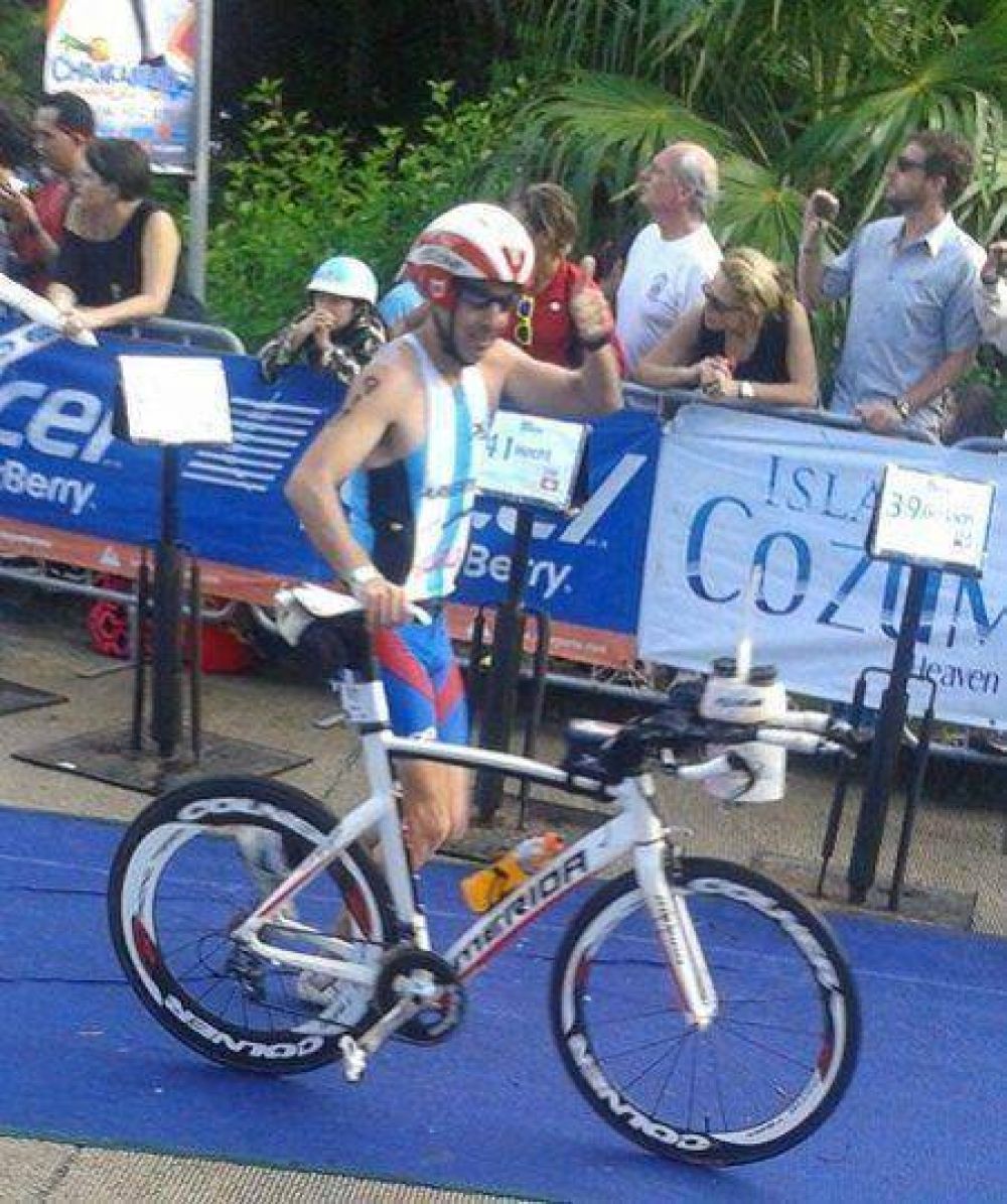 Emiliano Muzzi Manzor finaliz� el Ironman Cozumel-M�xico 2013