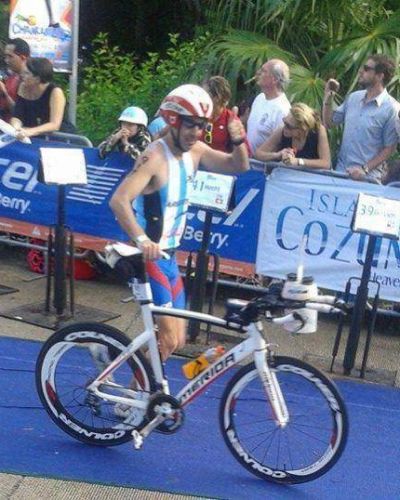 Emiliano Muzzi Manzor finaliz� el Ironman Cozumel-M�xico 2013