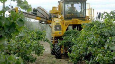 La UCR presenta dudas sobre el programa de maquinaria agr�cola local