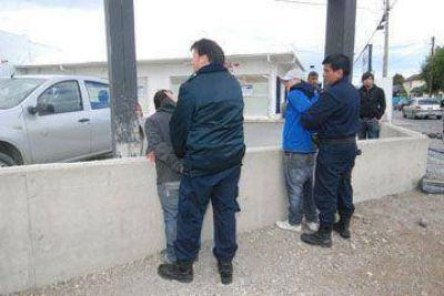 Due�o de auto detiene a dos �quema coches�