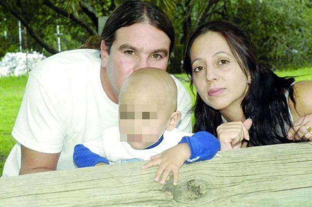 Los �padres� de Franco denunciaron a una polic�a de estafarlos para recuperar a su hijo
