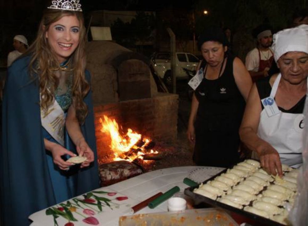 Hasta la Reina se prendi� para hacer los repulgues