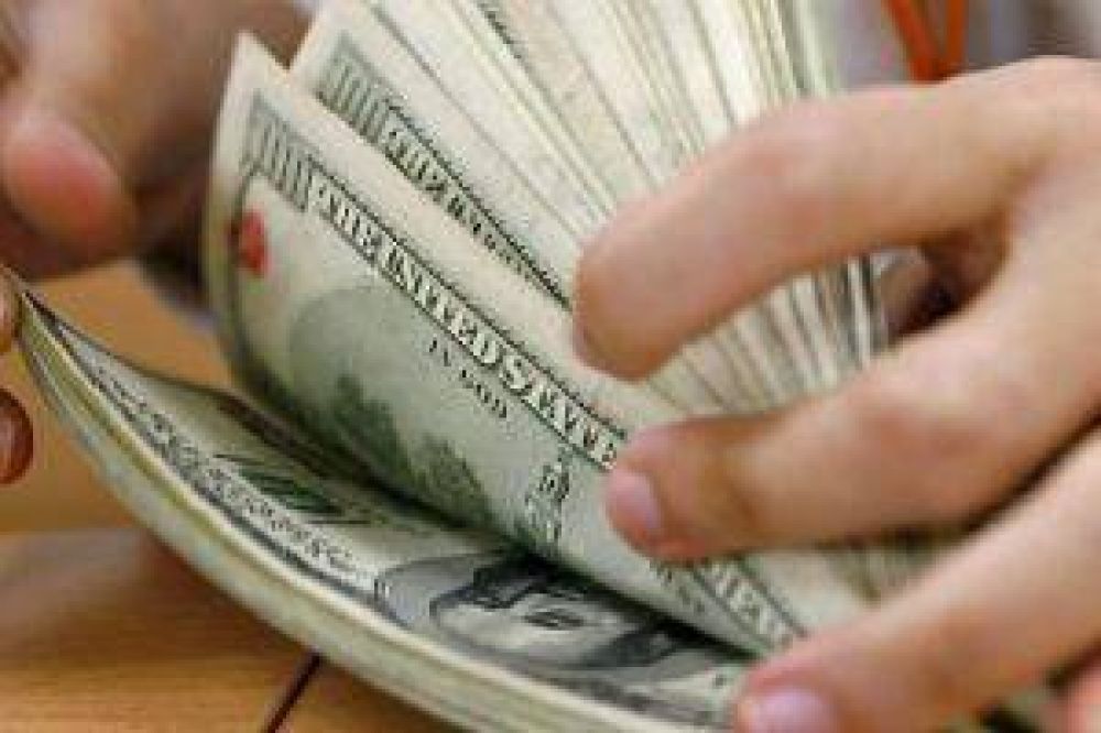 Cay� 39 centavos el blue y el Central vendi� u$s 120 millones pero el oficial trep� a $ 6,165