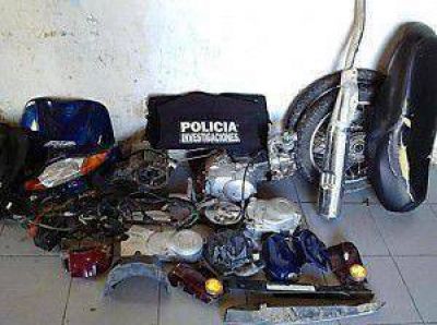 Recuperan partes de motos sustra�das y retienen a dos j�venes