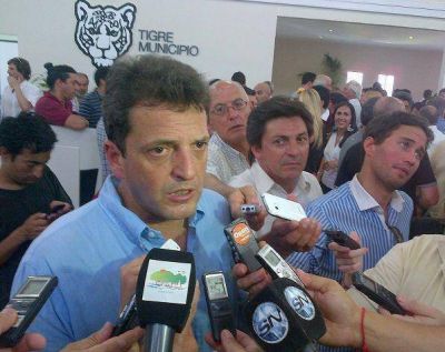 Massa: �Mi compromiso con los vecinos de Tigre es indestructible�