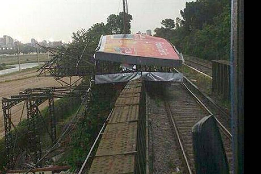 Cuatro de las siete l�neas de tren, perjudicados por el temporal en Buenos Aires
