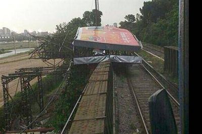 Cuatro de las siete l�neas de tren, perjudicados por el temporal en Buenos Aires