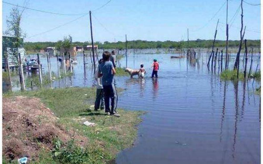 Creci� el R�o Luj�n y en Pilar permanecen evacuadas 77 personas