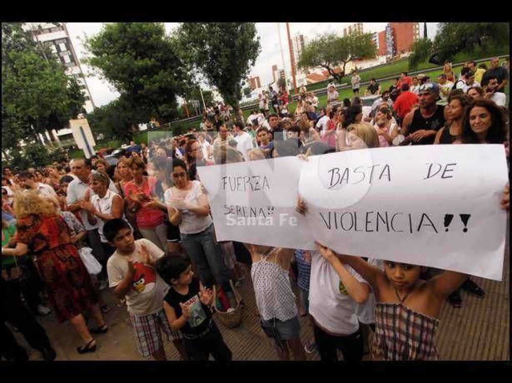 M�s de 500 personas se unieron en un abrazo simb�lico por Serena