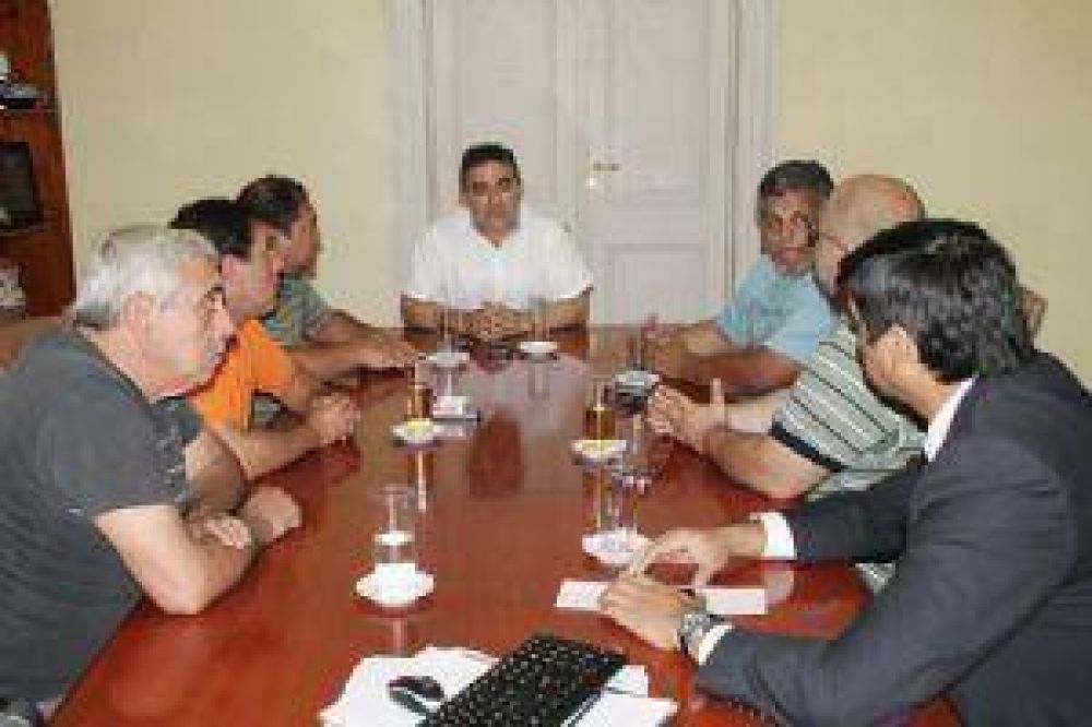 Remiseros y taxistas en desacuerdo con el aumento de la tarifa