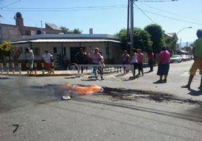 Reclamo por derrames cloacales y falta de agua