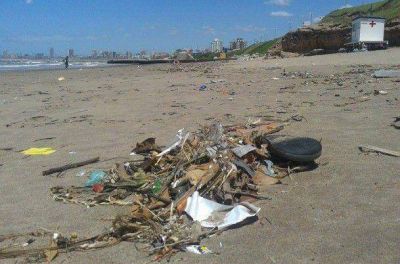 Confirman que �se limpi� Mar del Plata y eso gener� una gran mancha en el mar�