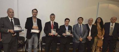 EL INTENDENTE DAR�O D�AZ P�REZ FUE DISTINGUIDO POR LA ASOCIACI�N DIRIGENTES DE EMPRESA DE LAN�S