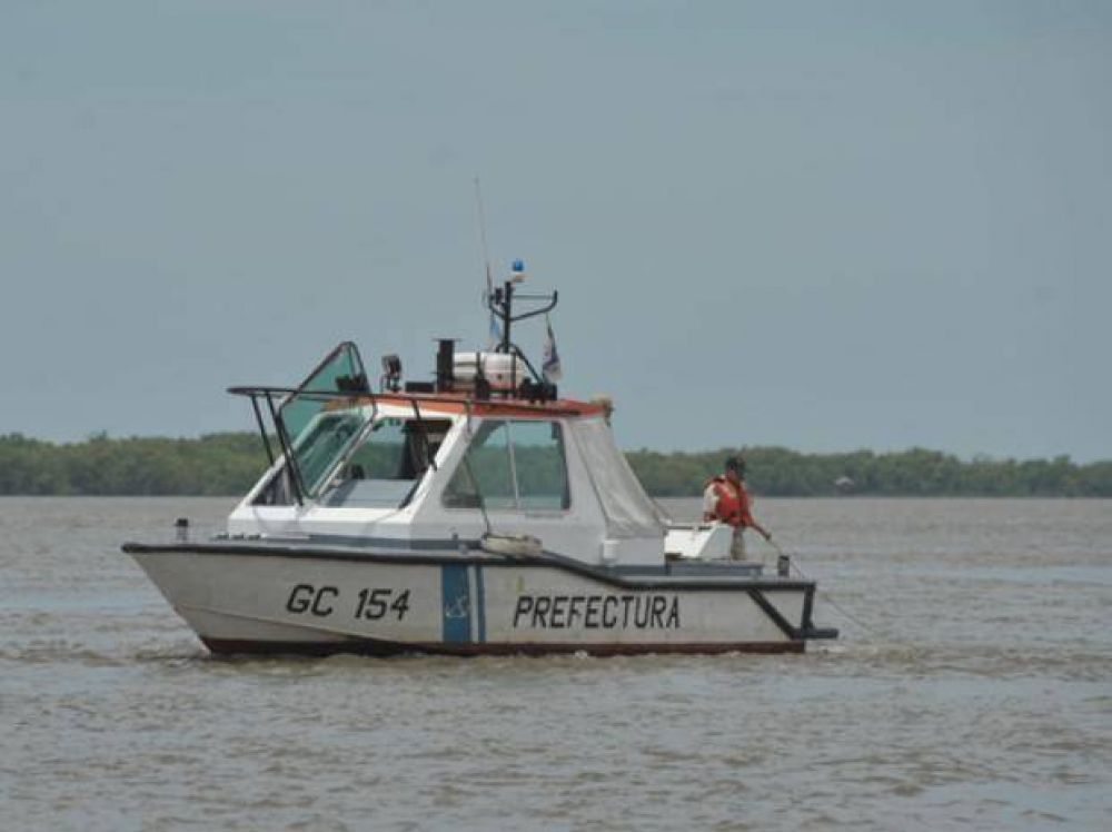 Un joven desapareci� en aguas del r�o Paran� y es buscado intensamente por Prefectura