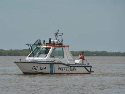 Un joven desapareci� en aguas del r�o Paran� y es buscado intensamente por Prefectura