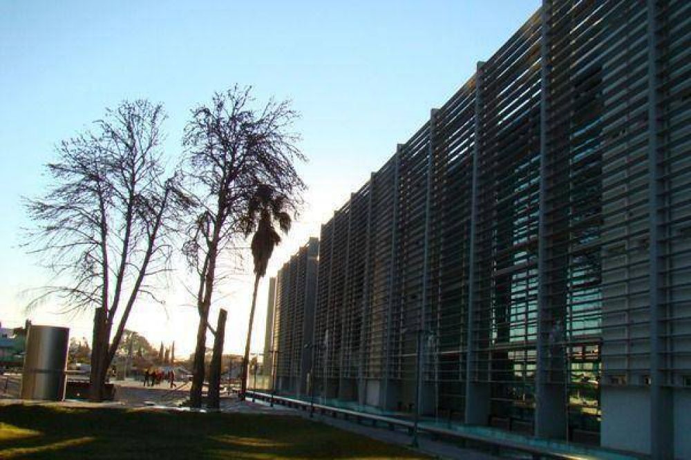 Tres a�os para joven que asalt� una despensa