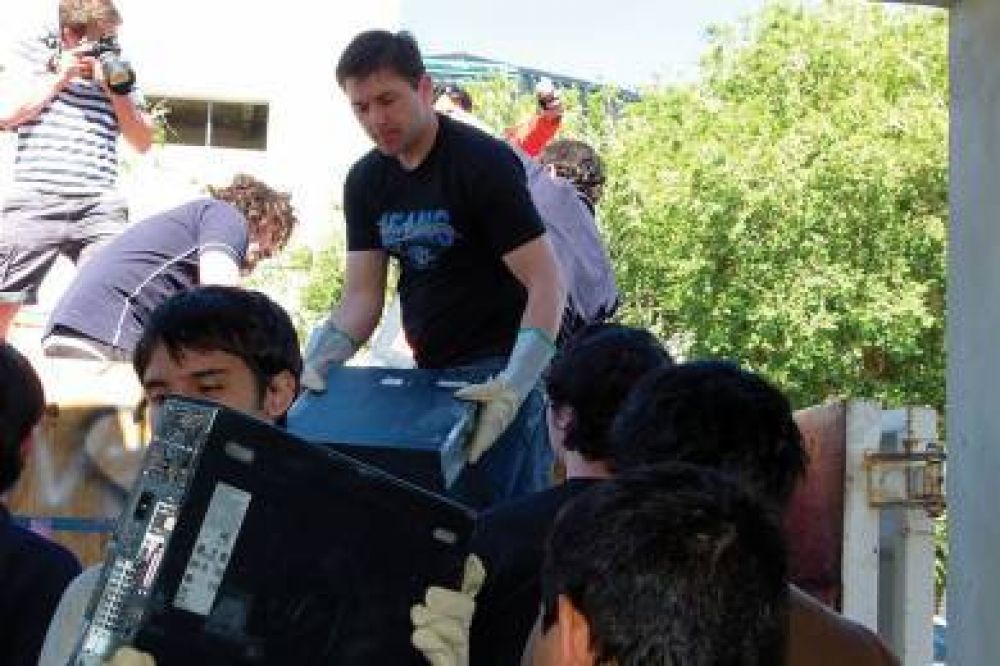 Proyecto Puente recibi� de PAE 140 PC para seguir ayudando a quienes m�s lo necesitan