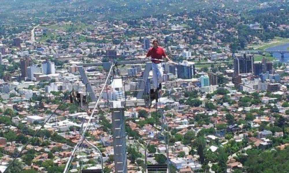 Petriw camin� sobre el cable de la Aerosilla de Carlos Paz