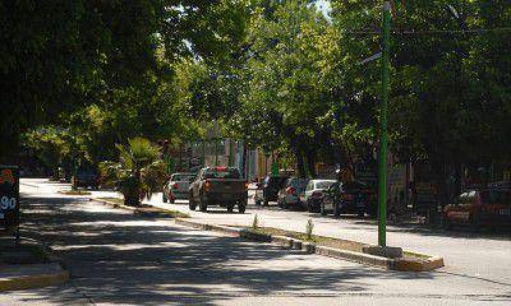 Una red de cloacas colaps� y un olor nauseabundo invadi� una de las principales calles de Luj�n de Cuyo