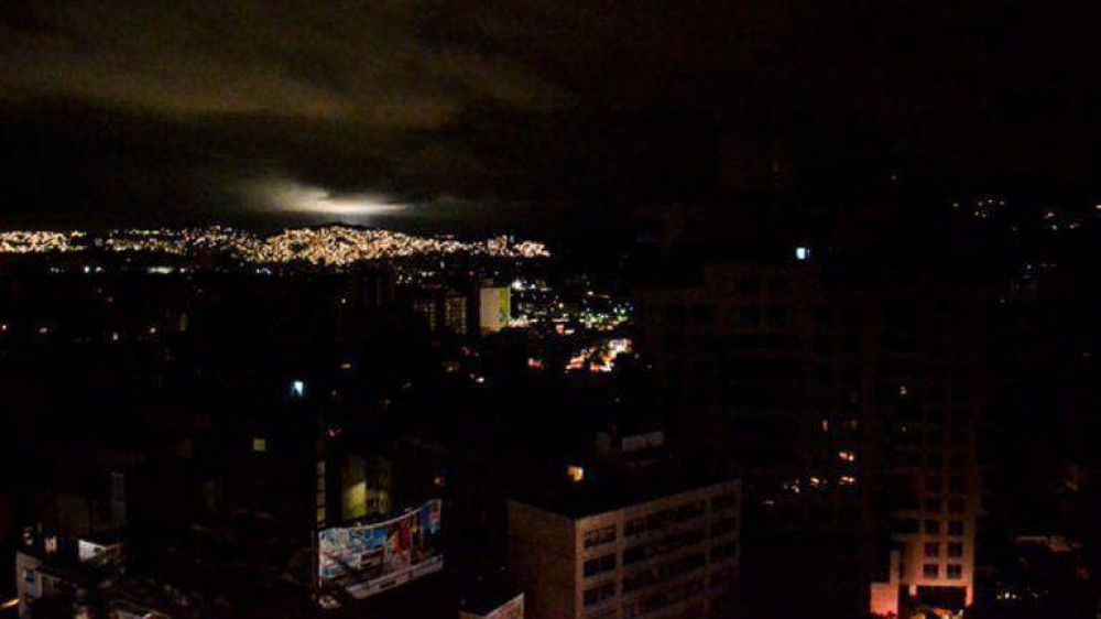 Un fuerte apag�n dej� a oscuras a media Venezuela