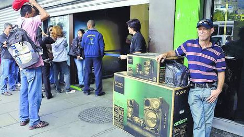 Una fiebre de consumo arrasa con los art�culos de lujo en Venezuela