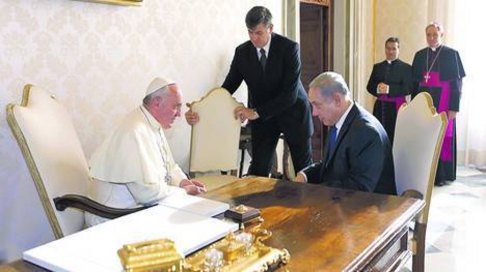 El Papa aval� el proceso de paz y viajar� a Oriente Medio
