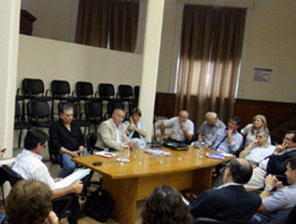 Buscan agilizar la disponibilidad de terrenos del Ej�rcito y el Ferrocarril