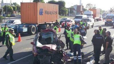 Un muerto y dos heridos en un choque en la Autopista del Oeste