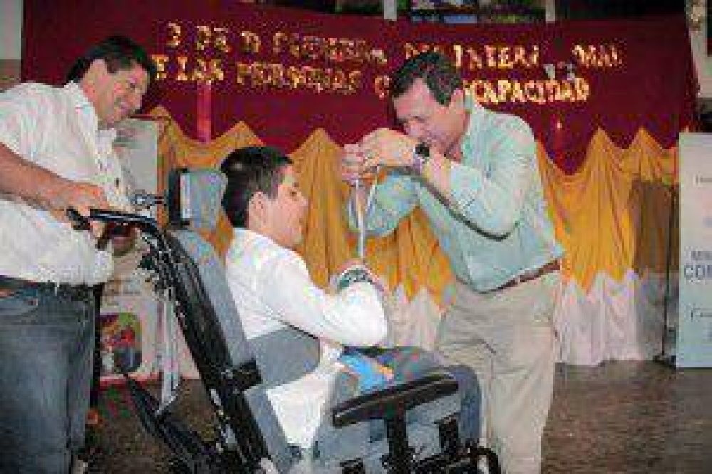 Reconocimientos a personas e instituciones que promueven la integración de discapacitados