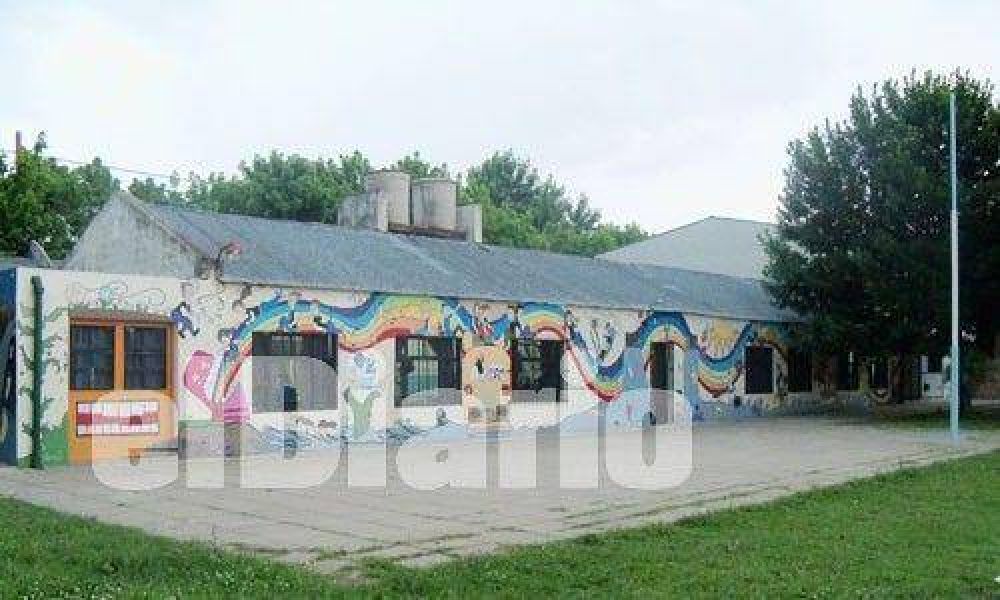 Sin aulas, escuela tiene que dividirse en tres para poder funcionar