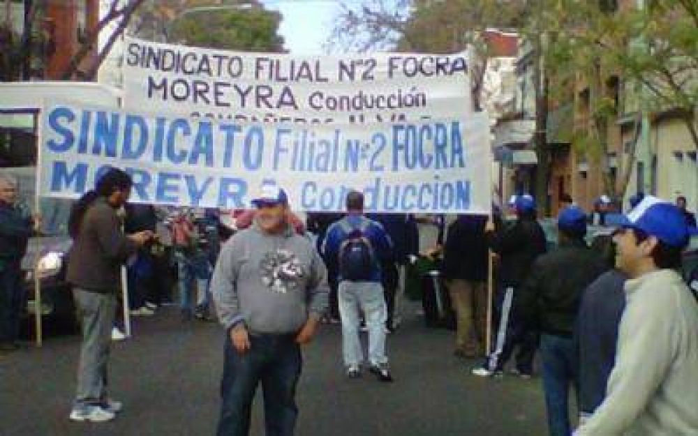 Contin�a el conflicto con trabajadores de Cer�mica Lourdes en Almirante Brown