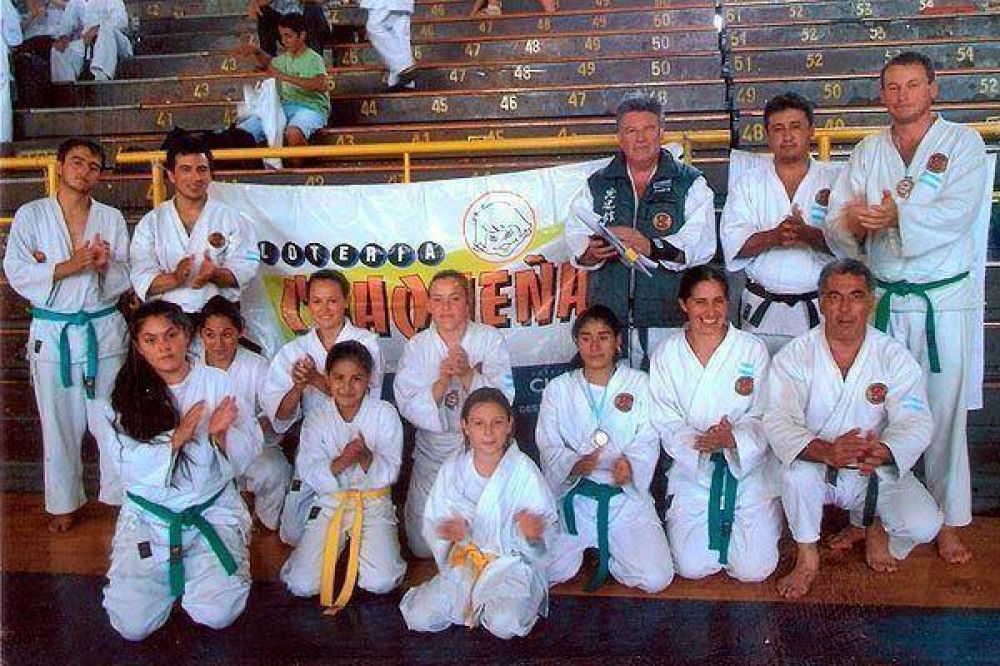 Catamarca: Dos chaque�os campeones en el internacional de Karate Do