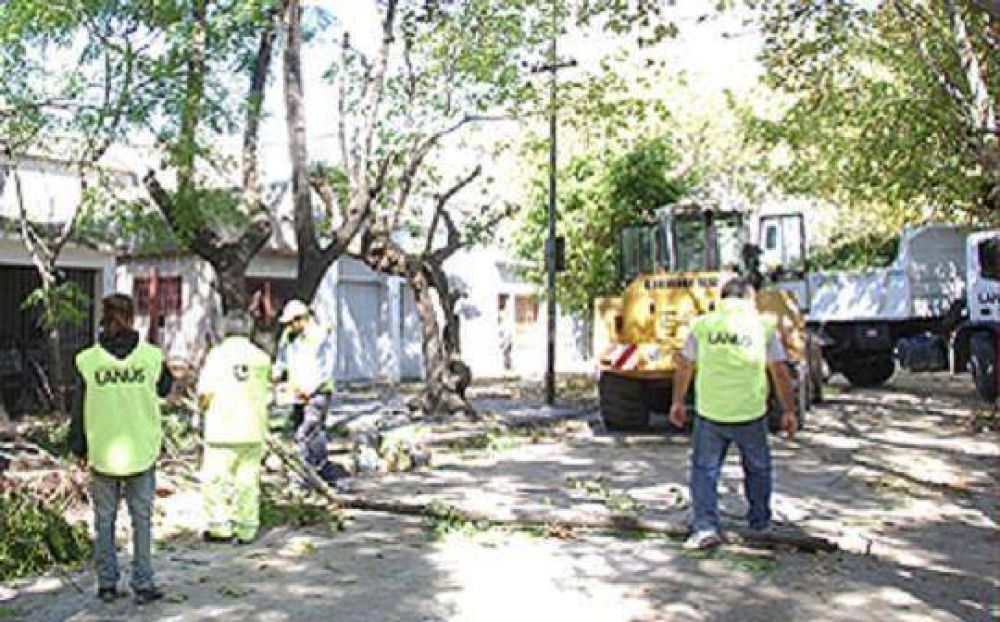 Lan�s: Intensivo operativo tras el fuerte temporal de viento y lluvia