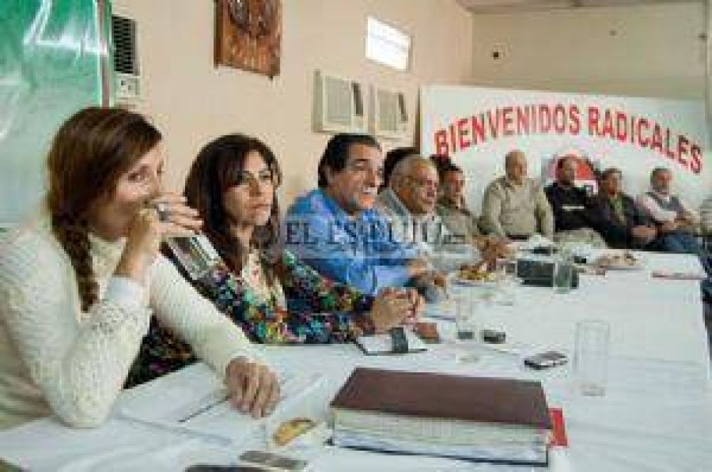 Dirigentes de la UCR molestos por nombramientos de familiares