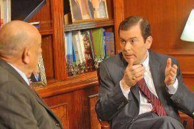 Con la polic�a acuartelada, crecen los saqueos a s�per y comercios de C�rdoba