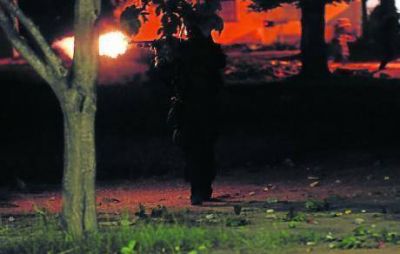 En la madrugada, no cede la tensi�n: intentan saquear el Carrefour de Col�n