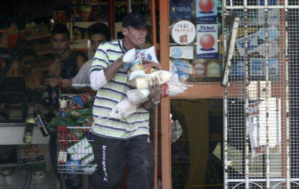 Siguieron los saqueos durante la madrugada en C�rdoba