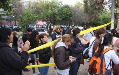 Efectivos del interior cordob�s se pliegan a la protesta