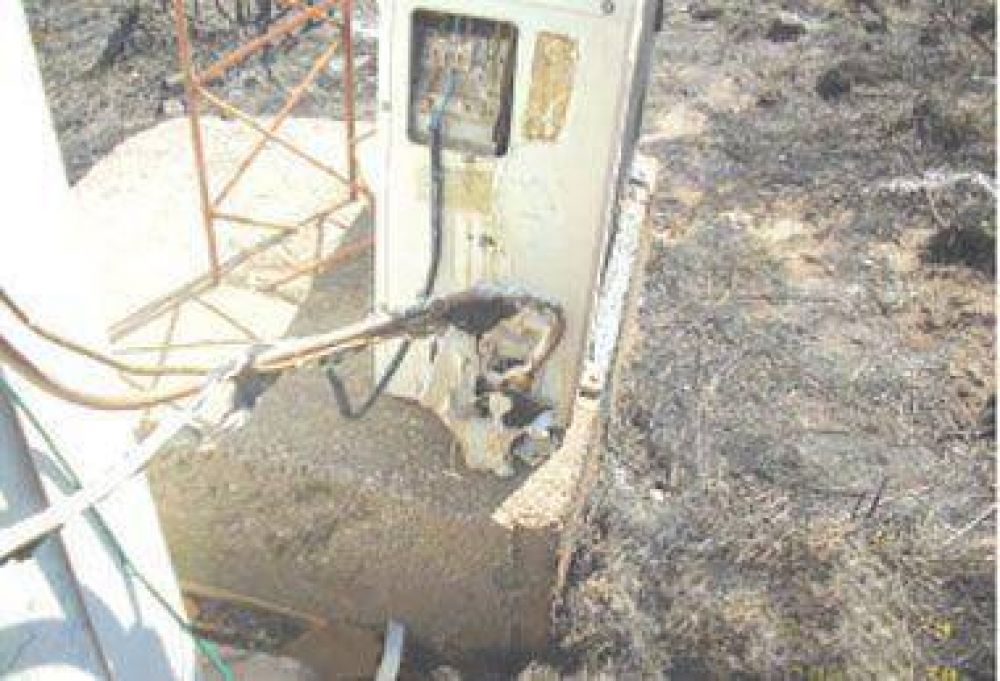 Incesante trabajo para apagar el incendio en el Cerro de la Cruz
