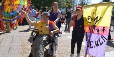 M�s de 200 personas participaron de la �Murga Integradora�