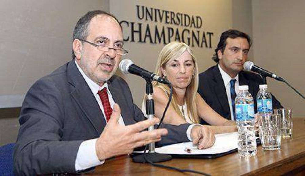 Patricia S�enz: "La violencia laboral es abuso de poder"