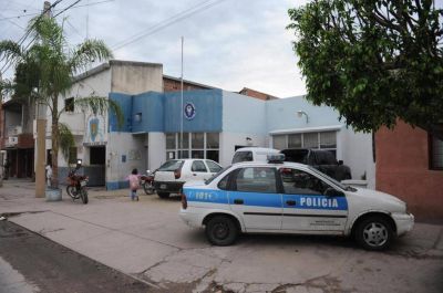 Una travesti denunci� abusos de polic�as y deber� identificarlos