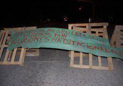 Corte en la Ruta Chica a la altura del Puente 83 