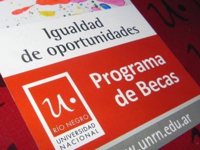 Abri� la convocatoria a Becas UNRN 2014