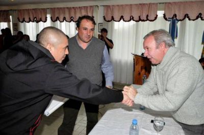 Peralta entreg� setenta casas del Plan Federal I