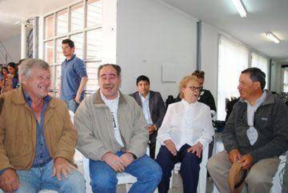 Celebraron su d�a con paro y una ceremonia