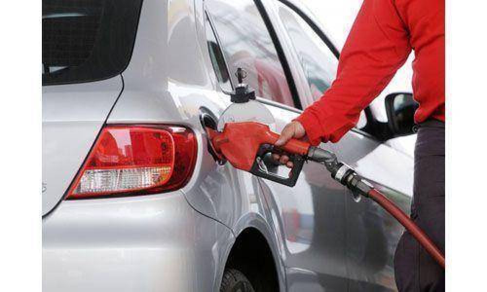 Estaciones de servicio piden frenar la tasa a los combustibles