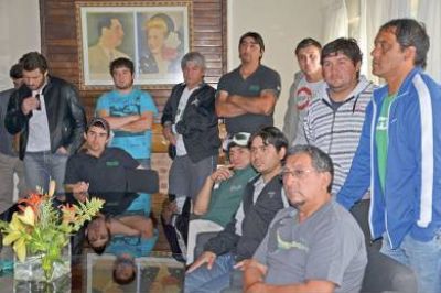 Camioneros, en estado de alerta y movilizaci�n por despidos en una empresa