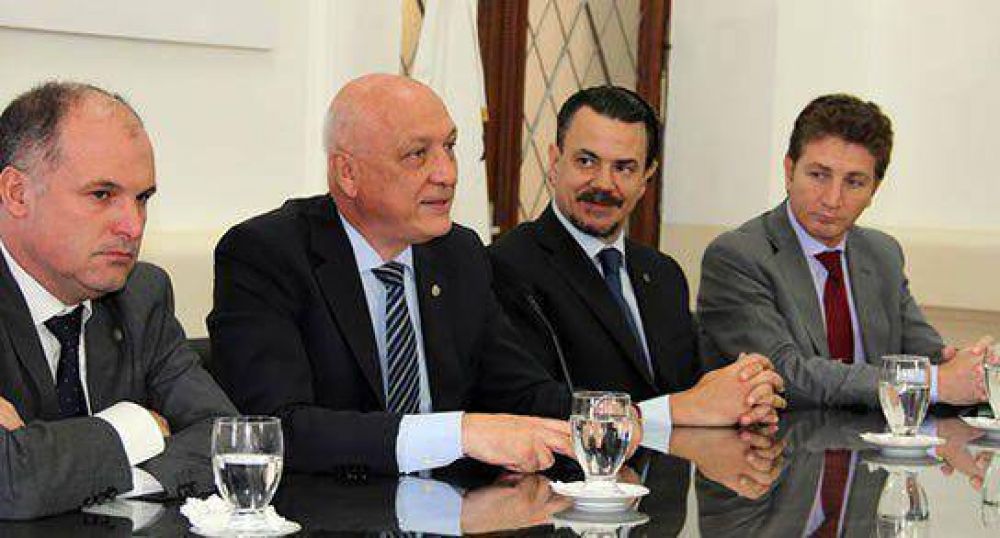 Reuni�n de Antonio Bonfatti con Intendentes del PJ